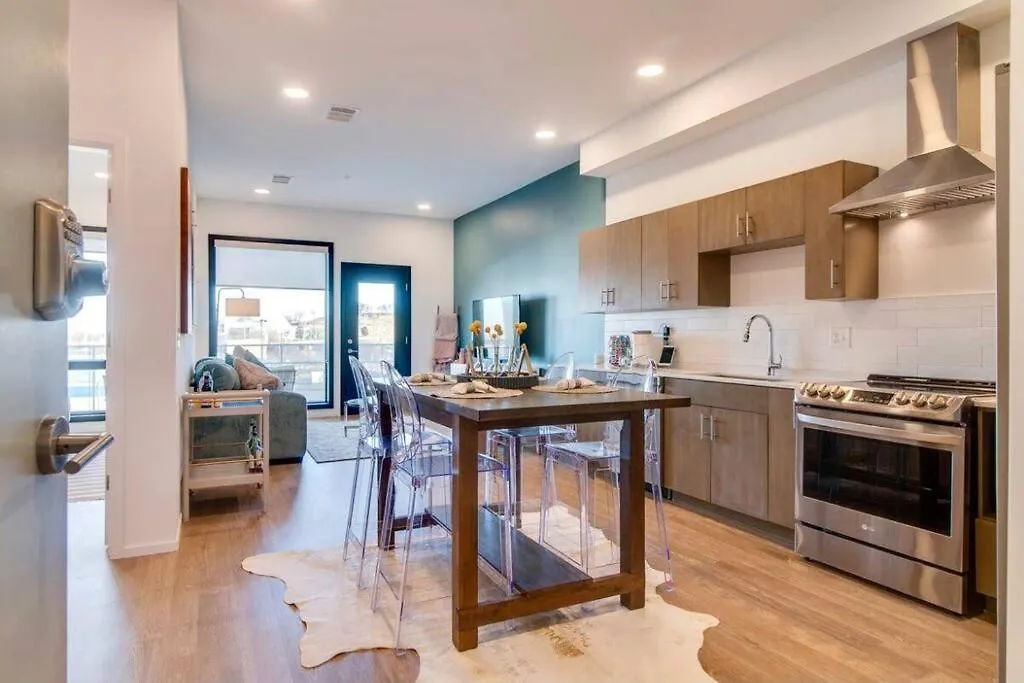 Stylish Downtown Condo W/ Pool & Parking Nashville United States