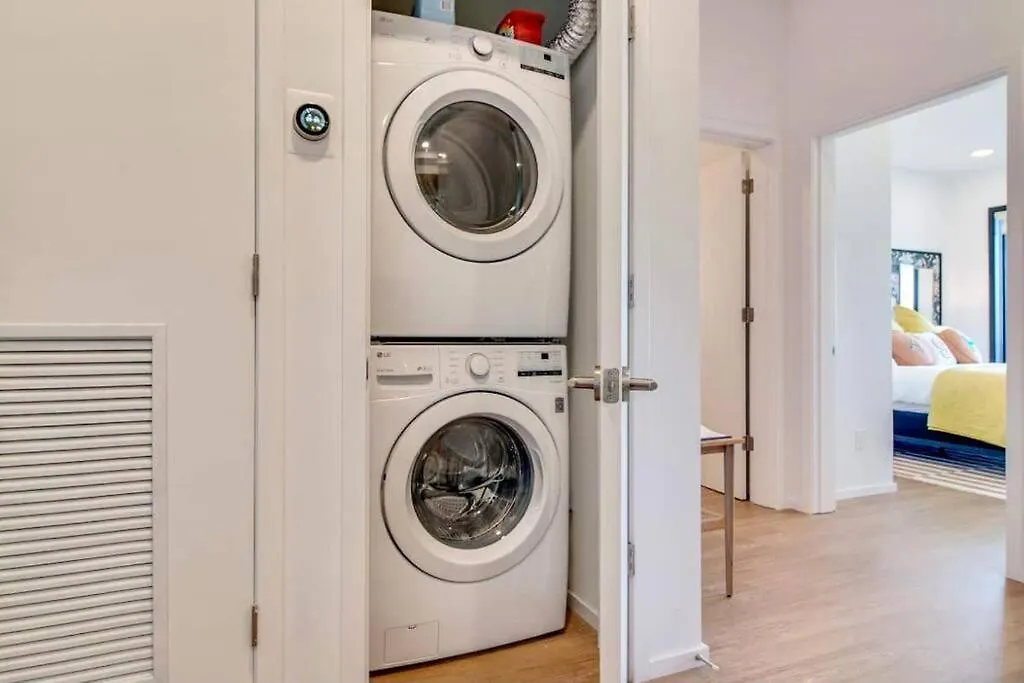 Stylish Downtown Condo W/ Pool & Parking Nashville United States